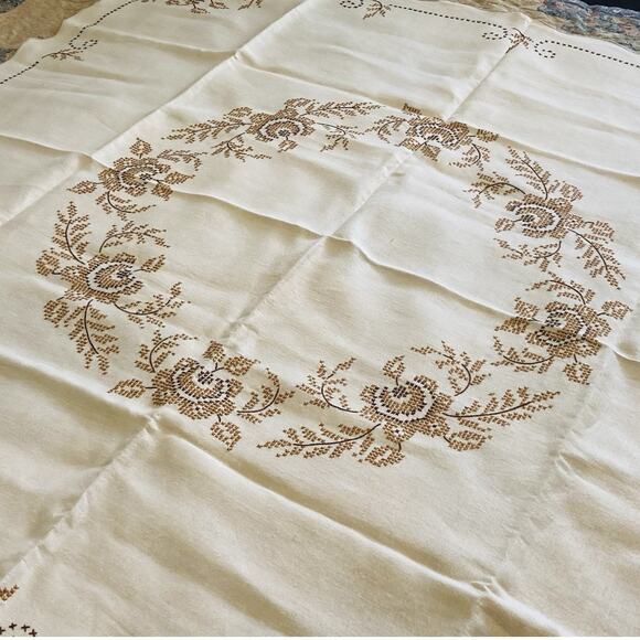 VTG Tablecloth Hand Embroidered CROSS STITCH Cream Brown Floral Neutral Taupe Es - Picture 8 of 16